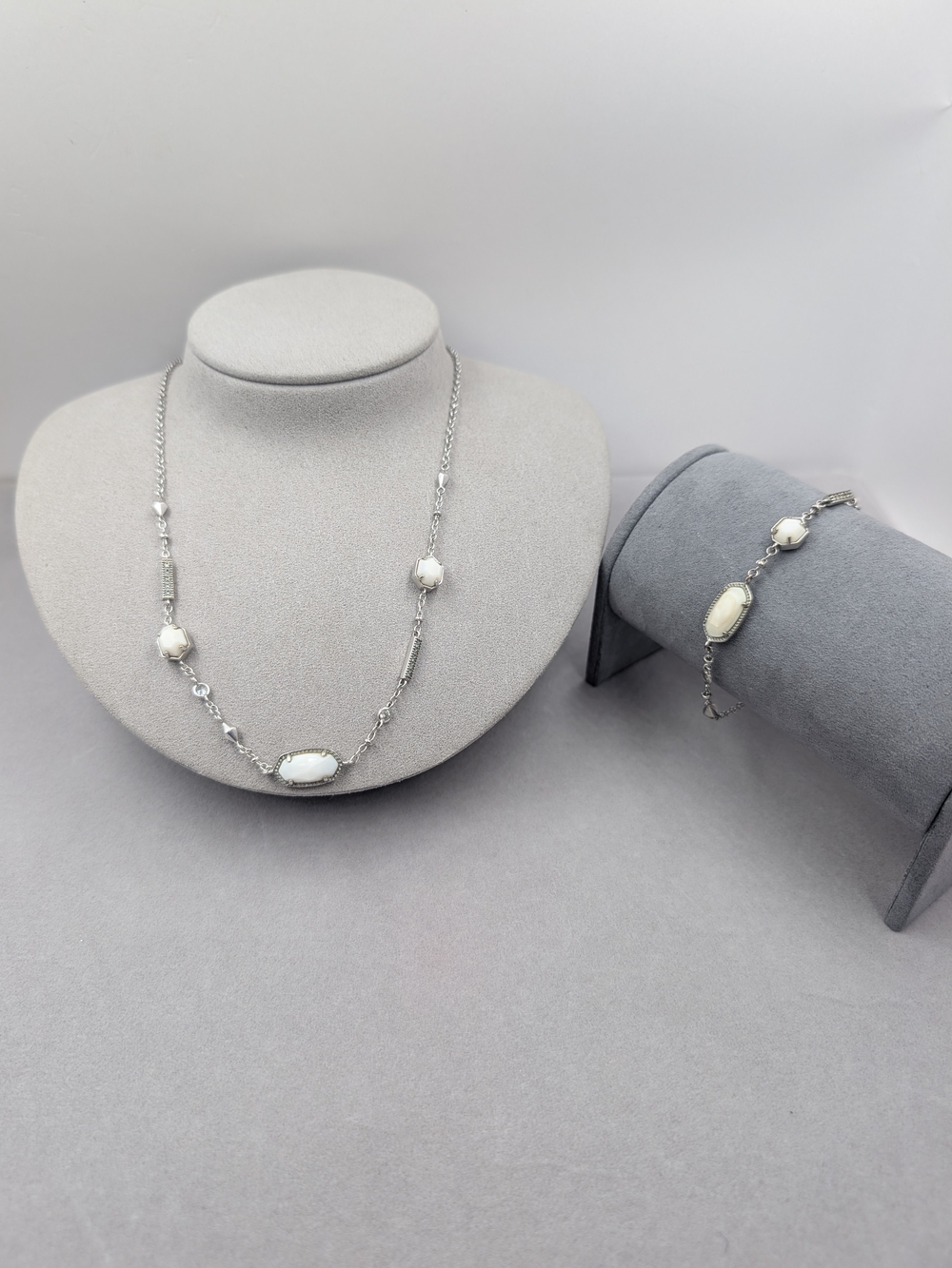 Kendra Scott Kellie MOP Necklace & Bolo Bracelet Set Silver M161